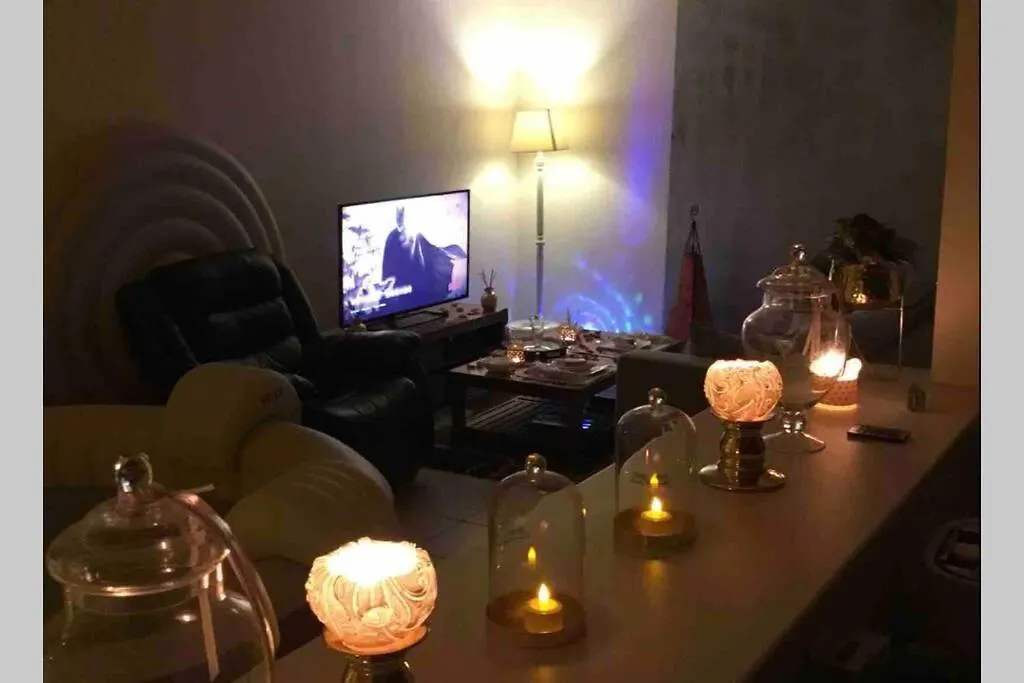 Cosy Private Jacuzzi Spa Apartment In Paris